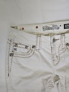 Miss Me White Women's Capris